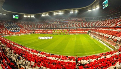 VAR再引争议！关键判罚左右比赛结局，球迷怒斥裁判眼盲心瞎