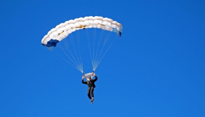 曼晚深度，梅努与加纳乔离队风波背后，滕哈格的铁腕重建或再显远见
