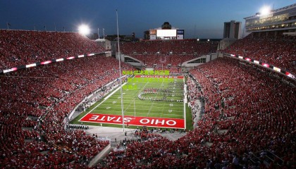 NBA总决赛激战正酣，掘金队主场力克热火夺赛点