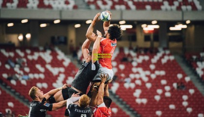 潘展乐破亚洲纪录夺金，中国游泳新星闪耀国际赛场