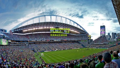 詹姆斯狂砍40分率湖人逆转胜勇士，39岁传奇再证王者归来