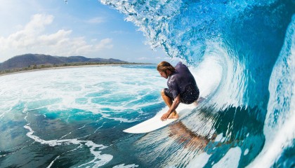 巅峰对决，格斗巨星鏖战五回合，激战引爆全球拳迷热情